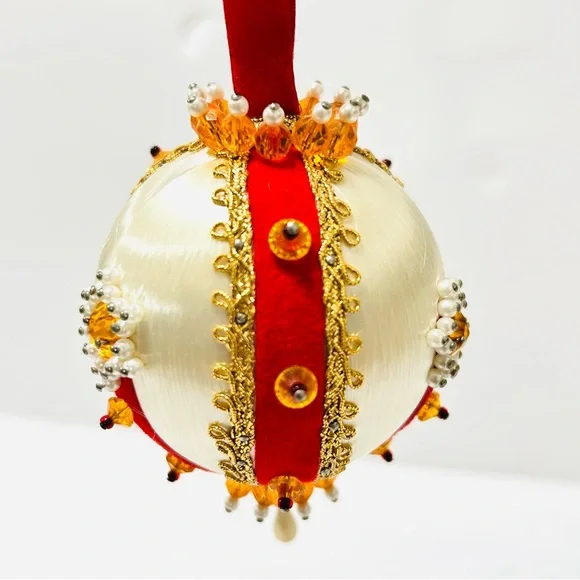 Vintage beaded sequined Christmas ornament, satin ball - Picture 3 of 5